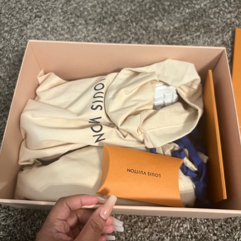 BRAND NEW !!! Never worn size 41. Comes with original box and receipt